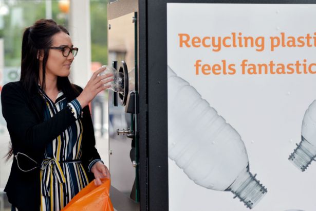 自动售货机,自动售卖机,自动售货机价格,广州售货机,无人售货机,智能自动售货机加盟,自动贩卖机,饮料自动售货机,广州富宏智能售货机