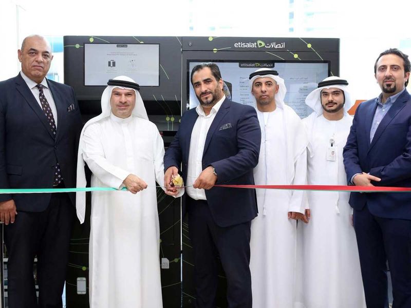 自动售货机,自动售卖机,自动售货机价格,广州售货机,无人售货机,智能自动售货机加盟,自动贩卖机,饮料自动售货机,广州富宏智能售货机